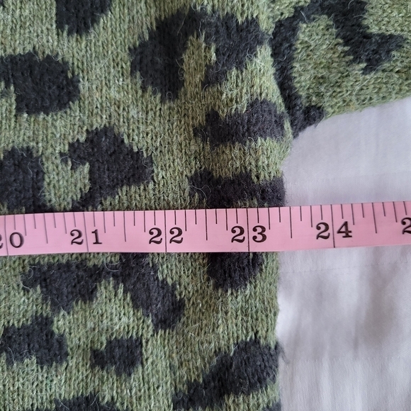 ☀️Harper and Liv Green Mixed Animal Print Sweater - Picture 10 of 10
